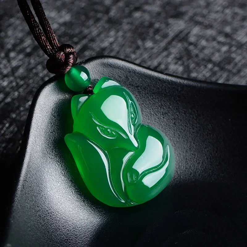 Women And Men Fashion - Raposa jade esculpida colar pingente verde